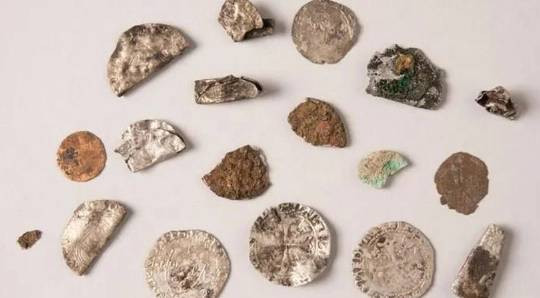 Otelin avlusundan 650 yıllık kale çıktı - Resim: 8